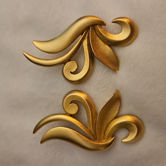 VTG JJ JONNETTE 1986 Elegant Abstract Fleur-de-lis Goldtone Brooch Earrings Set - Picture 2 of 6